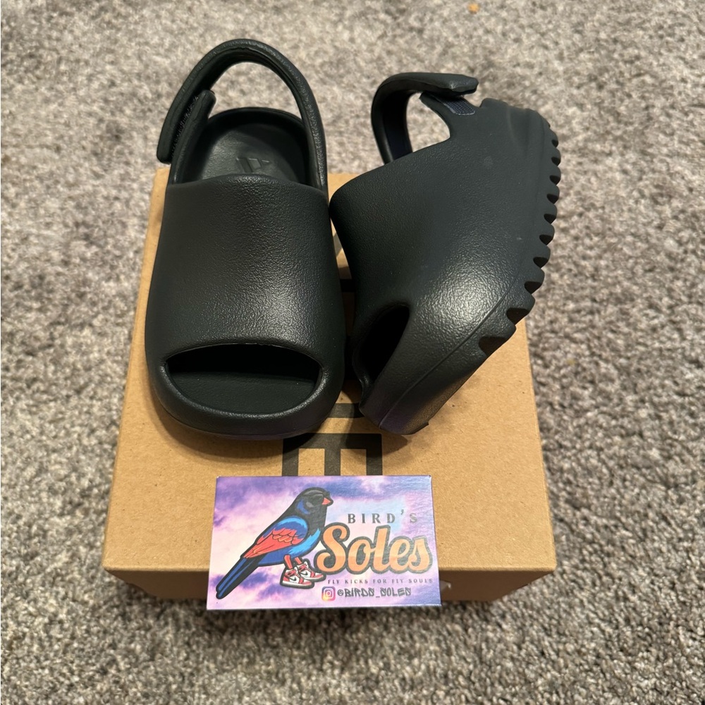 Yeezy slide onyx size 7C